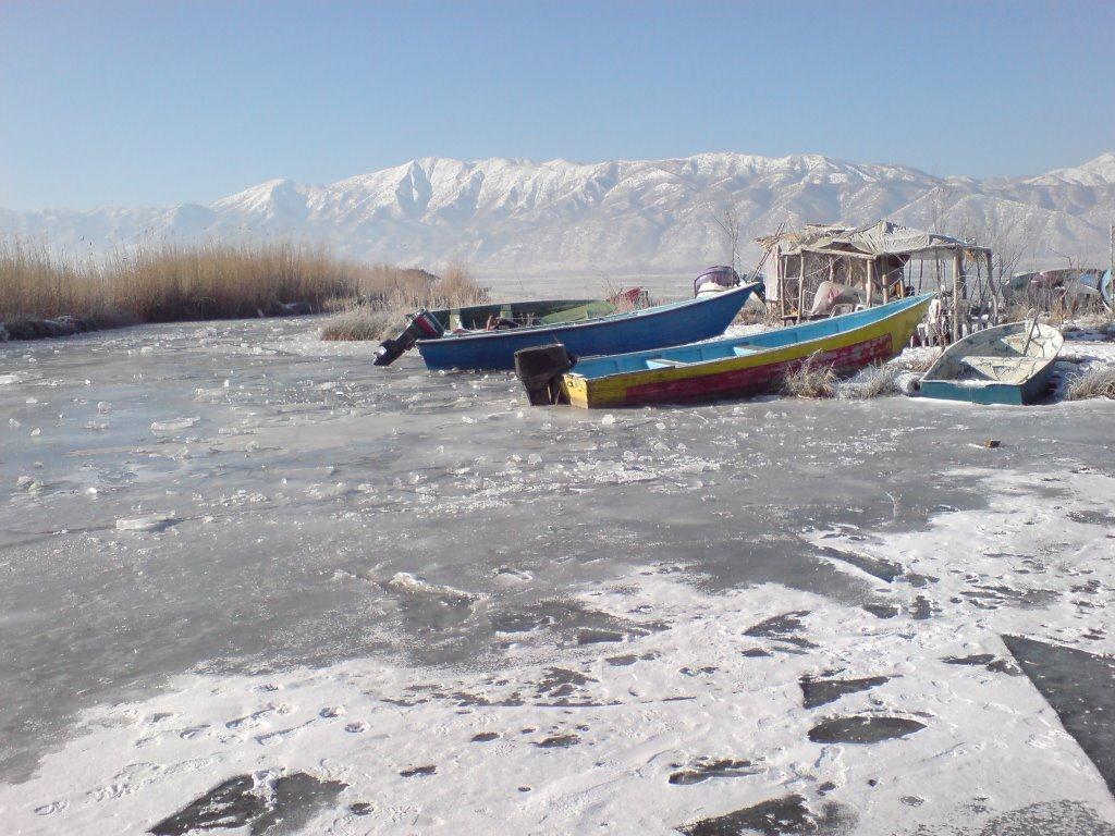 Zarivar Lake