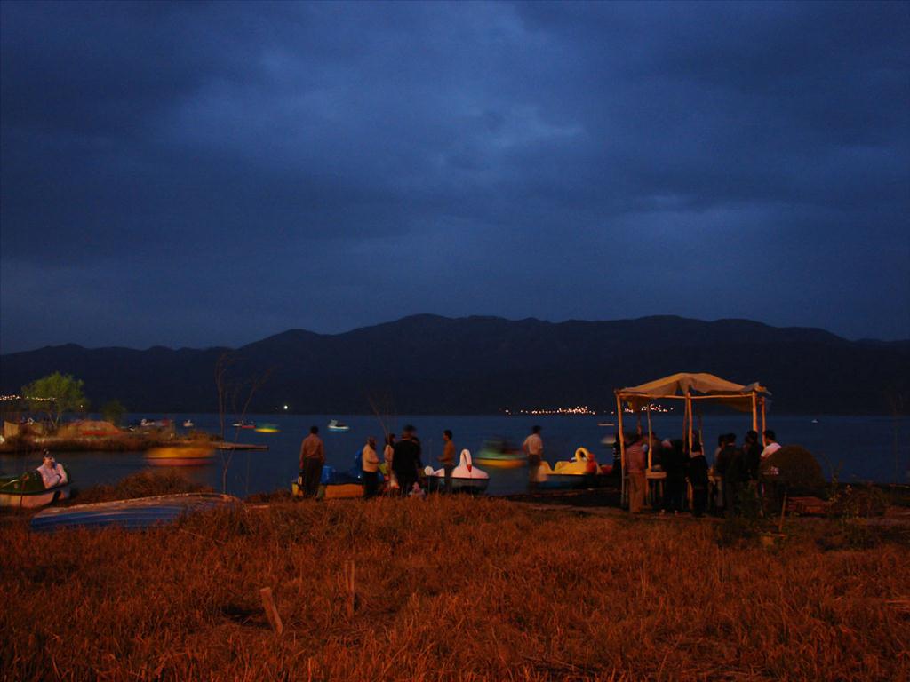 Zarivar Lake