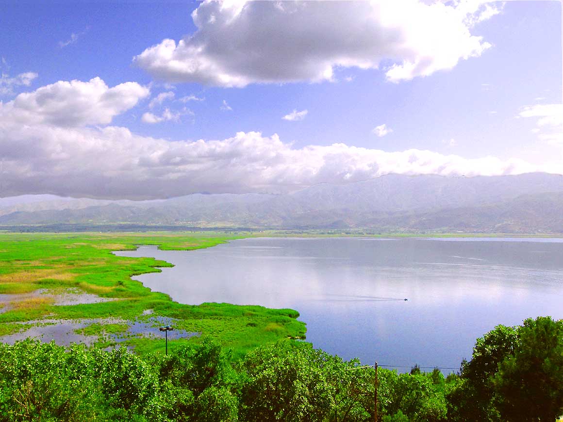 Zarivar Lake